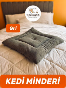 Gri Kedi Minderi Yüncü Hanım
